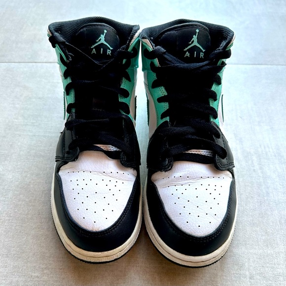 Nike Air Jordan Tropical Twist - 6.5🔥 - Picture 2 of 9